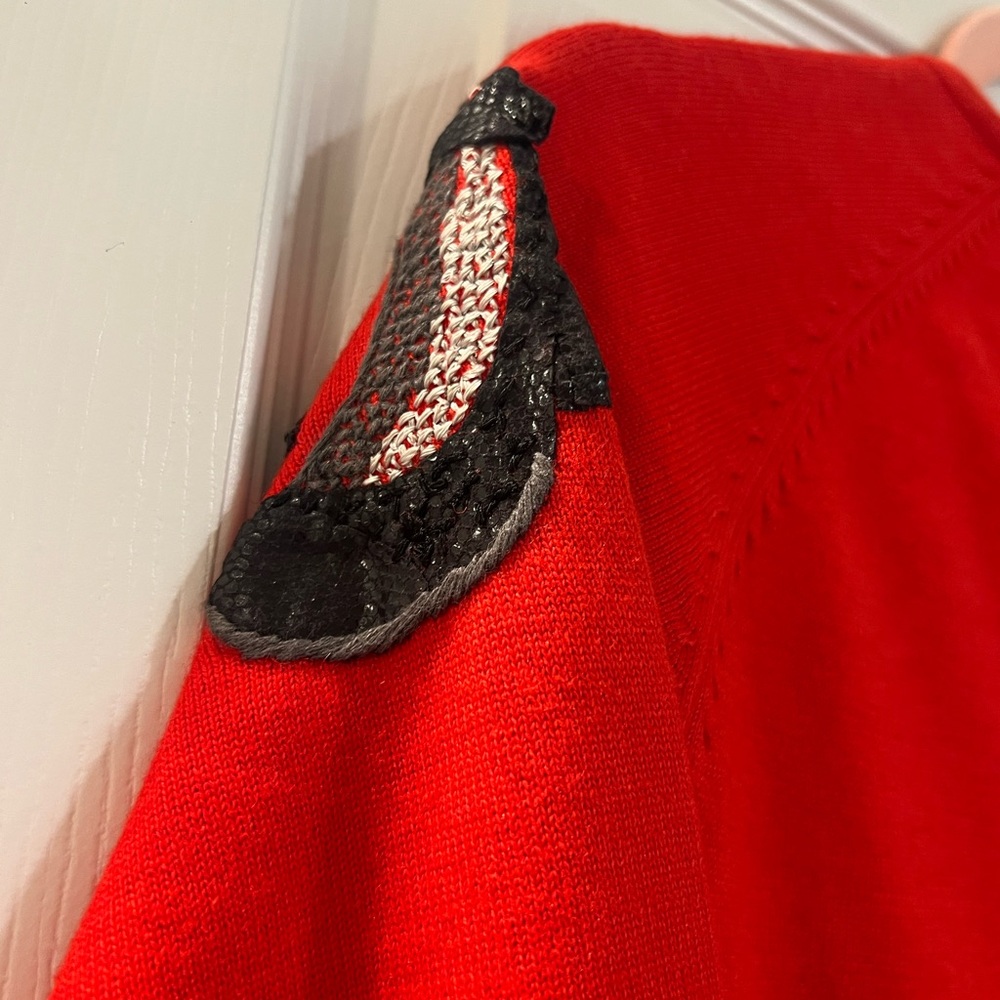 Michael Simon Vibrant Red Knit with Appliqué - Picture 7 of 9